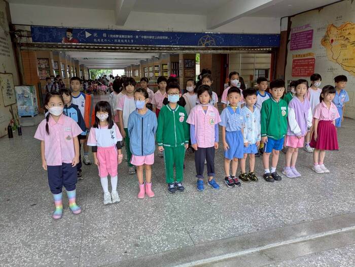 114學年度校內美術比賽(低、中年級組)頒獎圖片